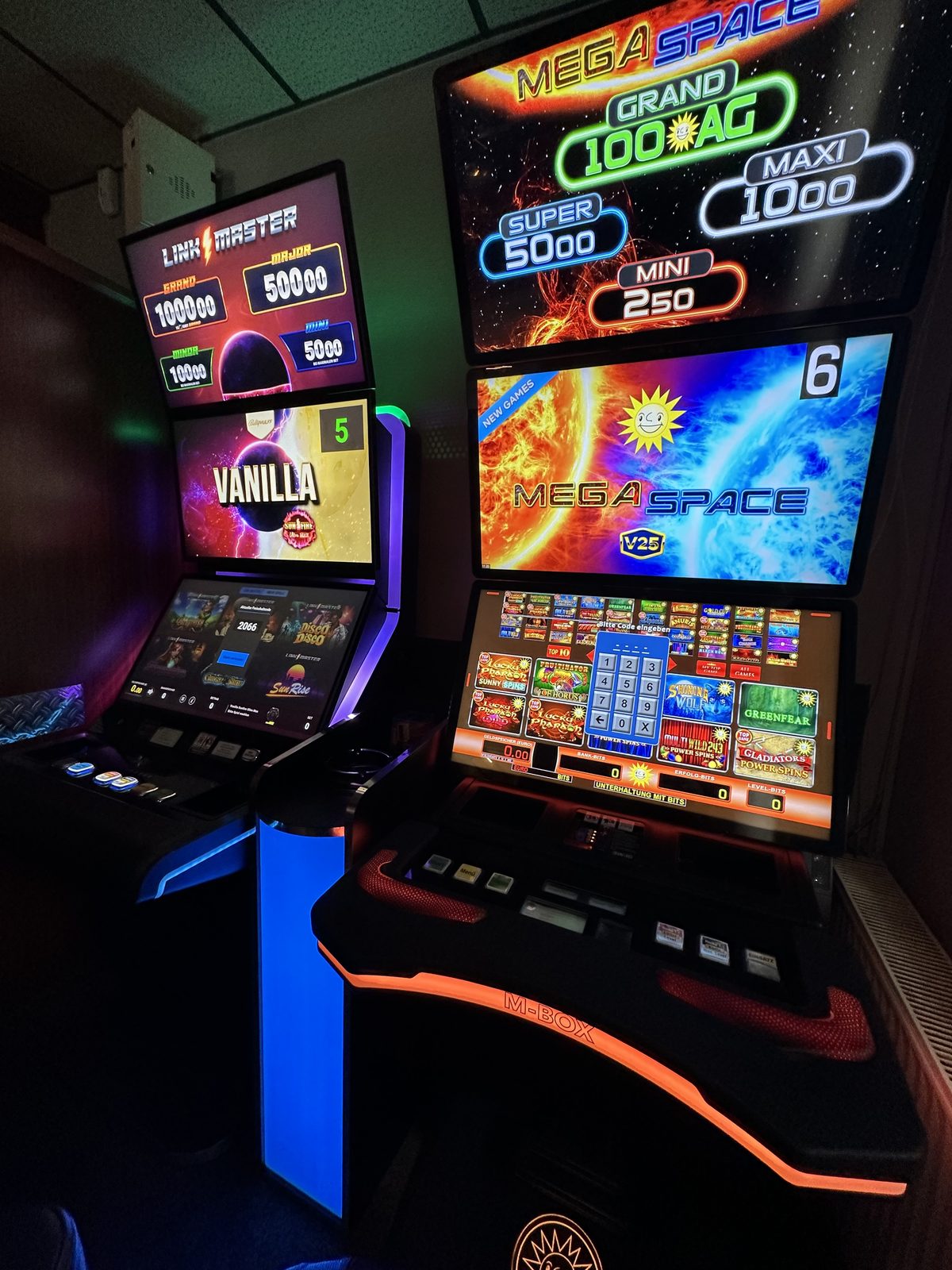 MEGA SPACE Spielautomat mit Spielauswahl-Bildschirm in der CT Spielhalle Gardelegen